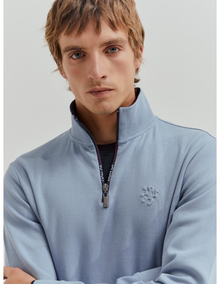 SUETER CON CUELLO Y ZIP CELESTE